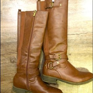 Ladies brown boots size 7.5, bought and couldn’t take back